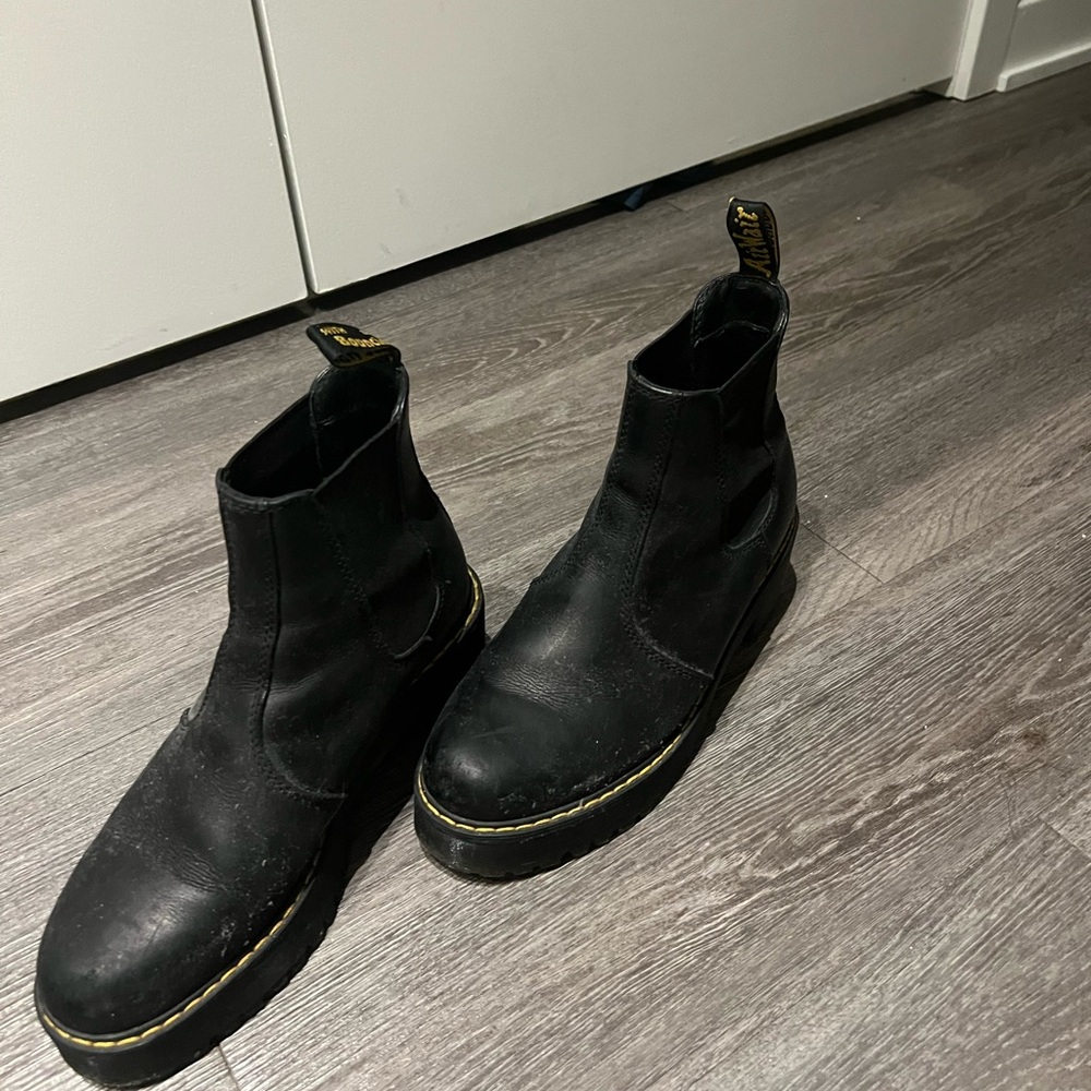 Lightly worn, super cute style